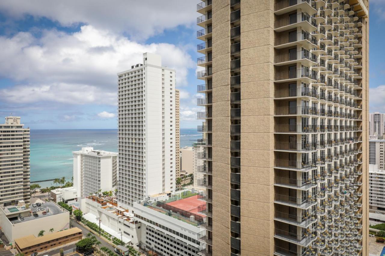 Aston At The Waikiki Banyan Aparthotel Хонолулу Екстериор снимка