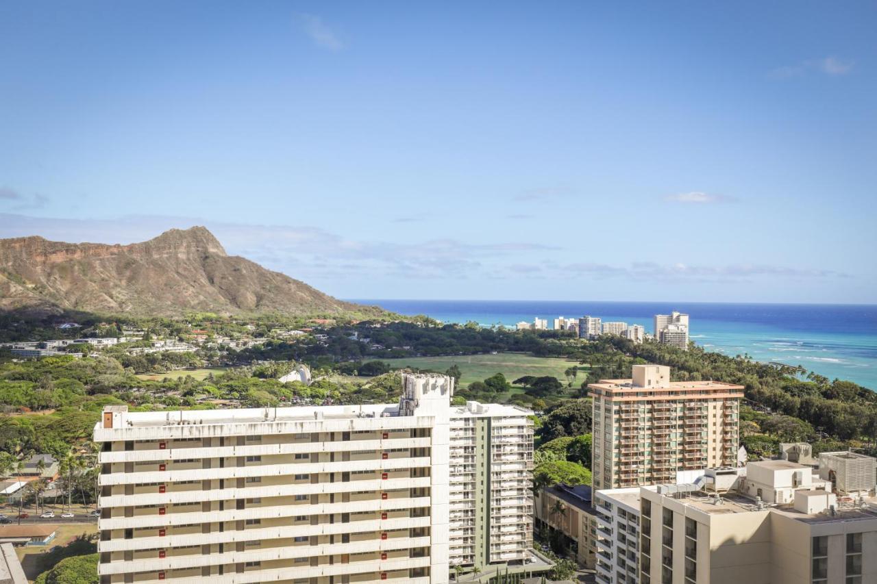 Aston At The Waikiki Banyan Aparthotel Хонолулу Екстериор снимка