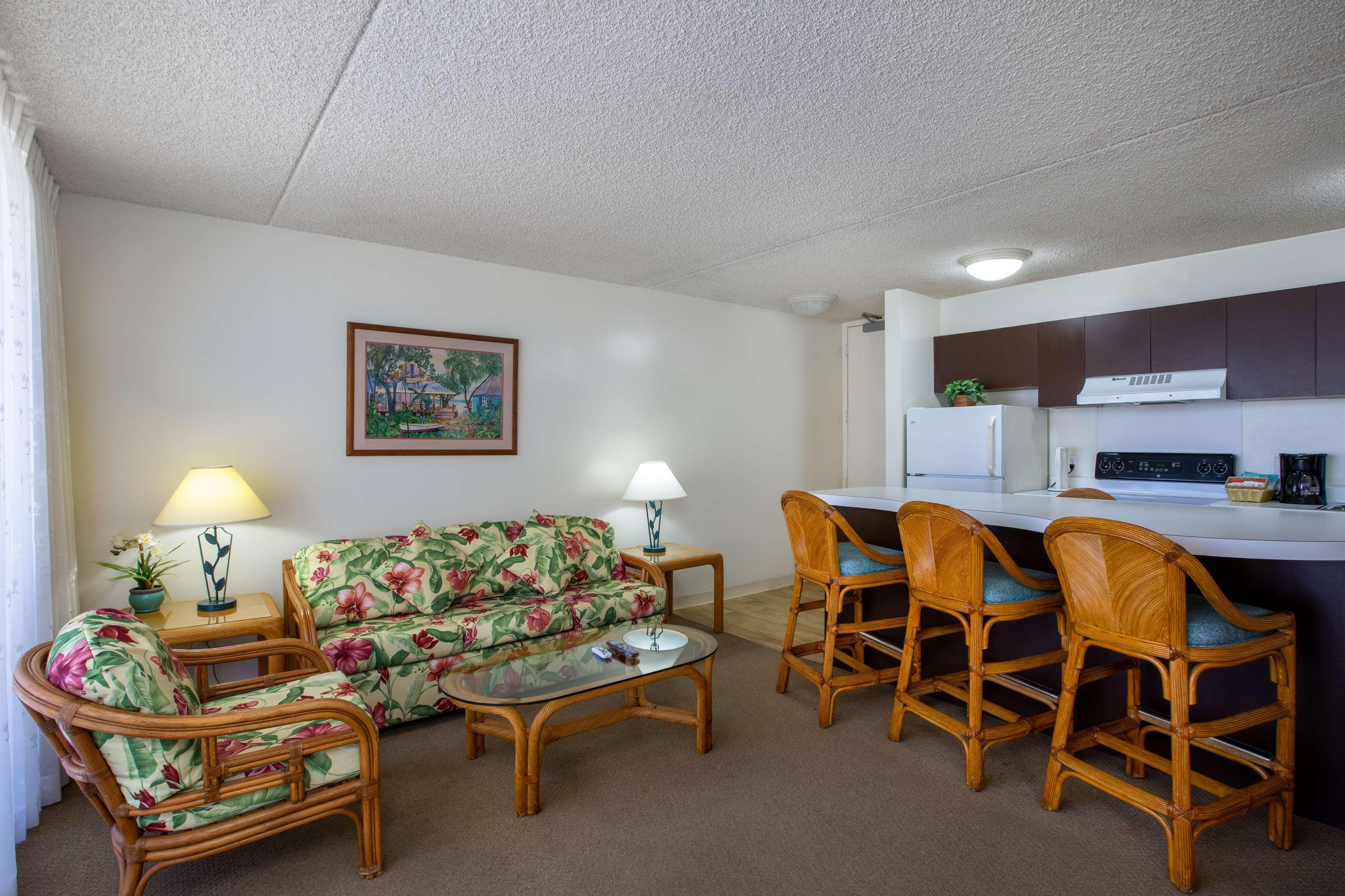 Aston At The Waikiki Banyan Aparthotel Хонолулу Екстериор снимка