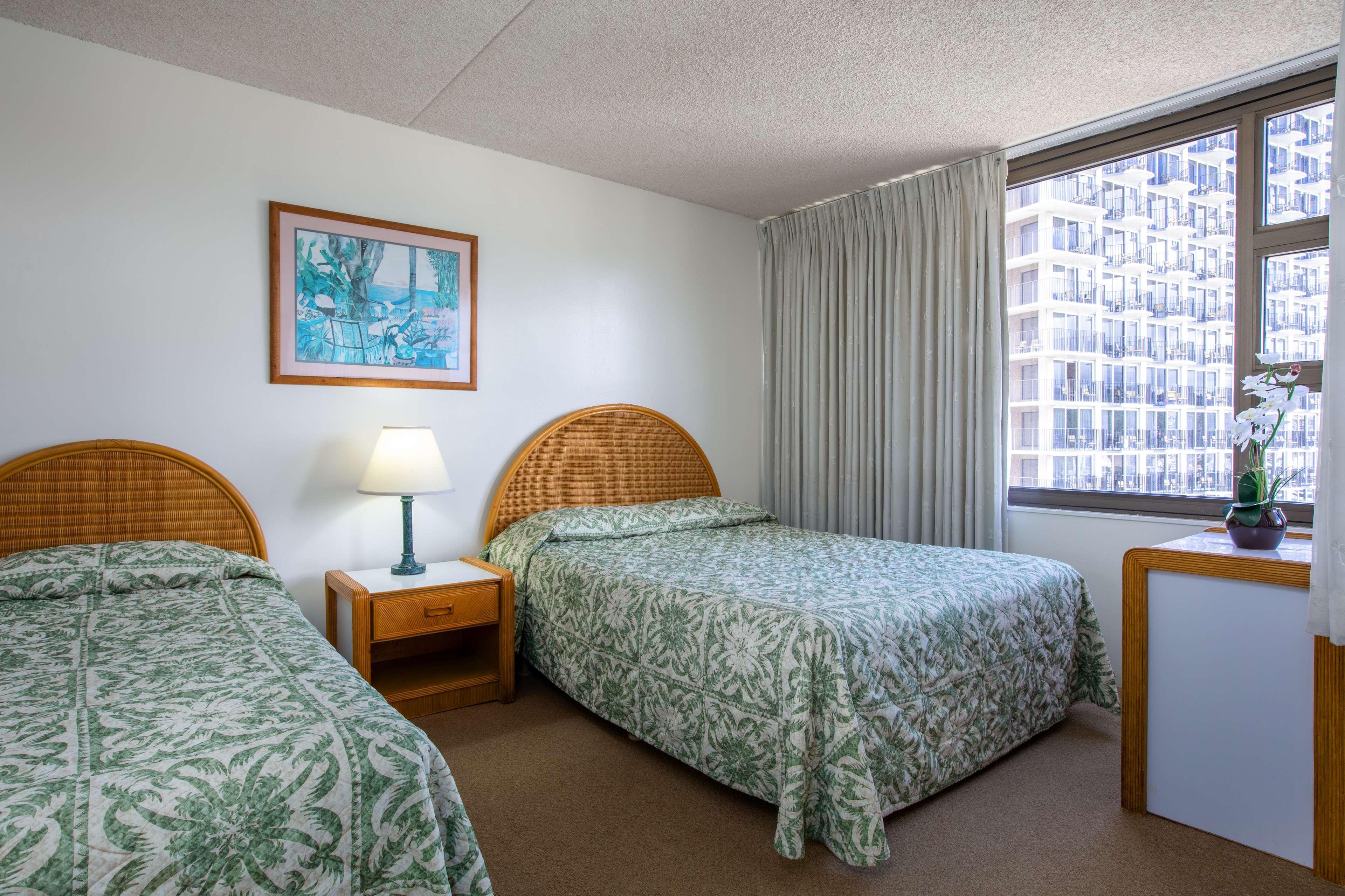Aston At The Waikiki Banyan Aparthotel Хонолулу Екстериор снимка