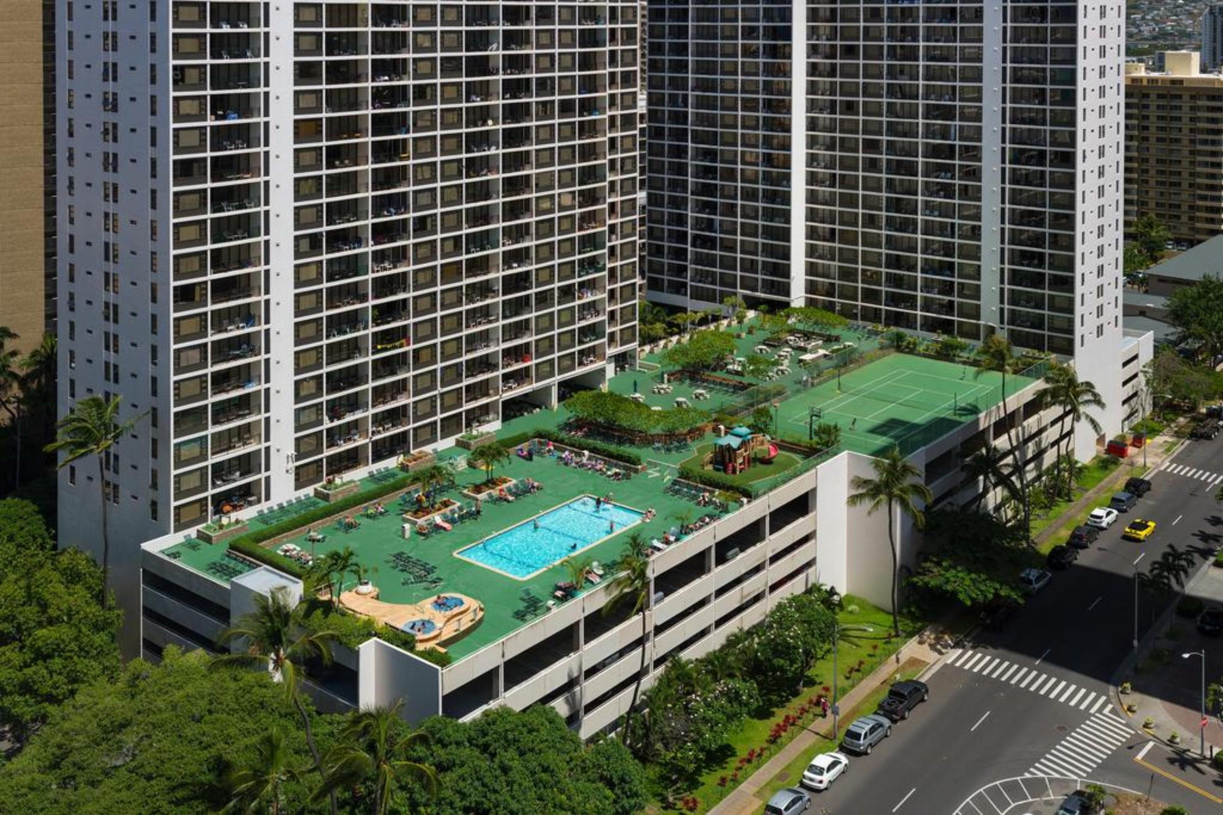 Aston At The Waikiki Banyan Aparthotel Хонолулу Екстериор снимка
