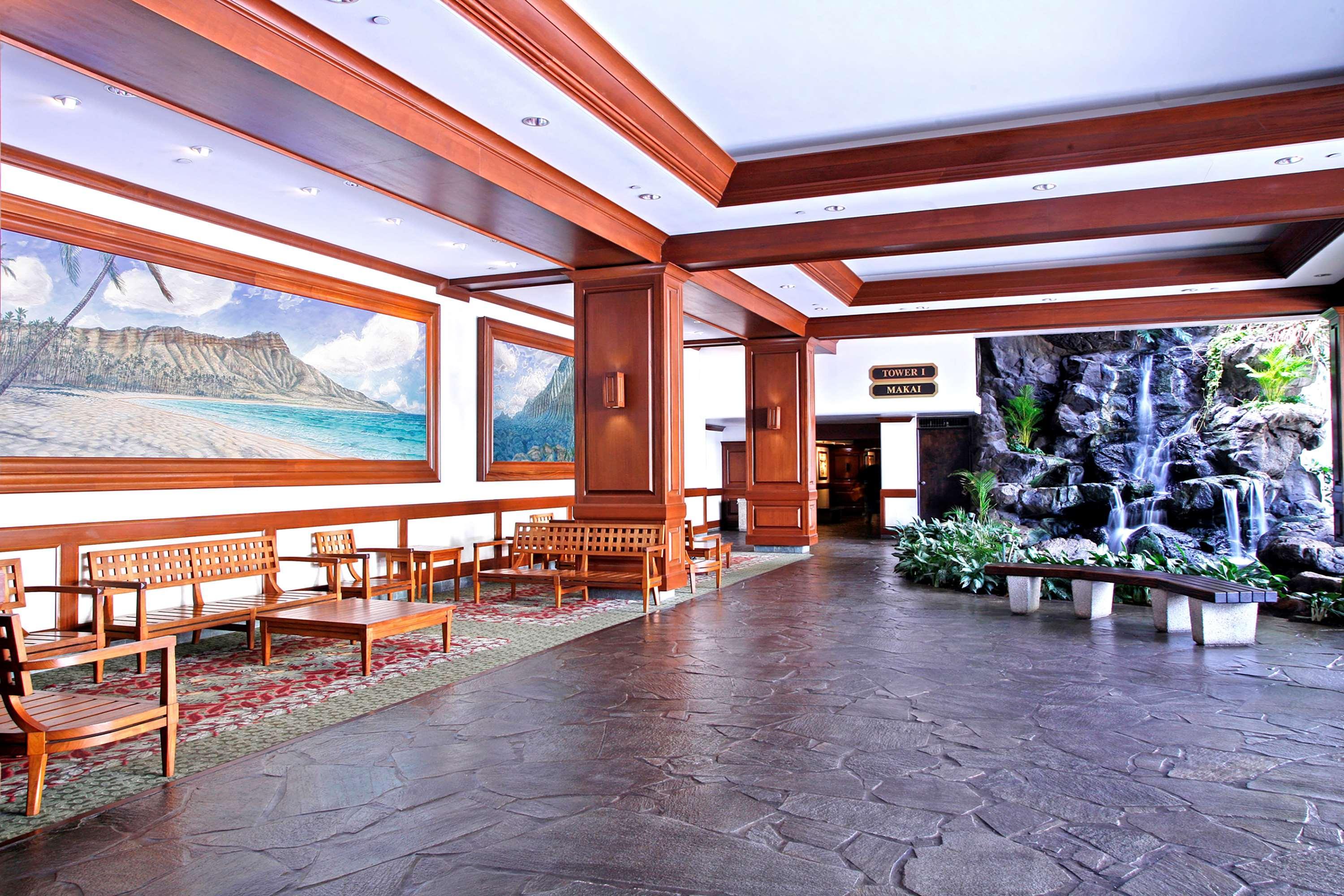 Aston At The Waikiki Banyan Aparthotel Хонолулу Екстериор снимка