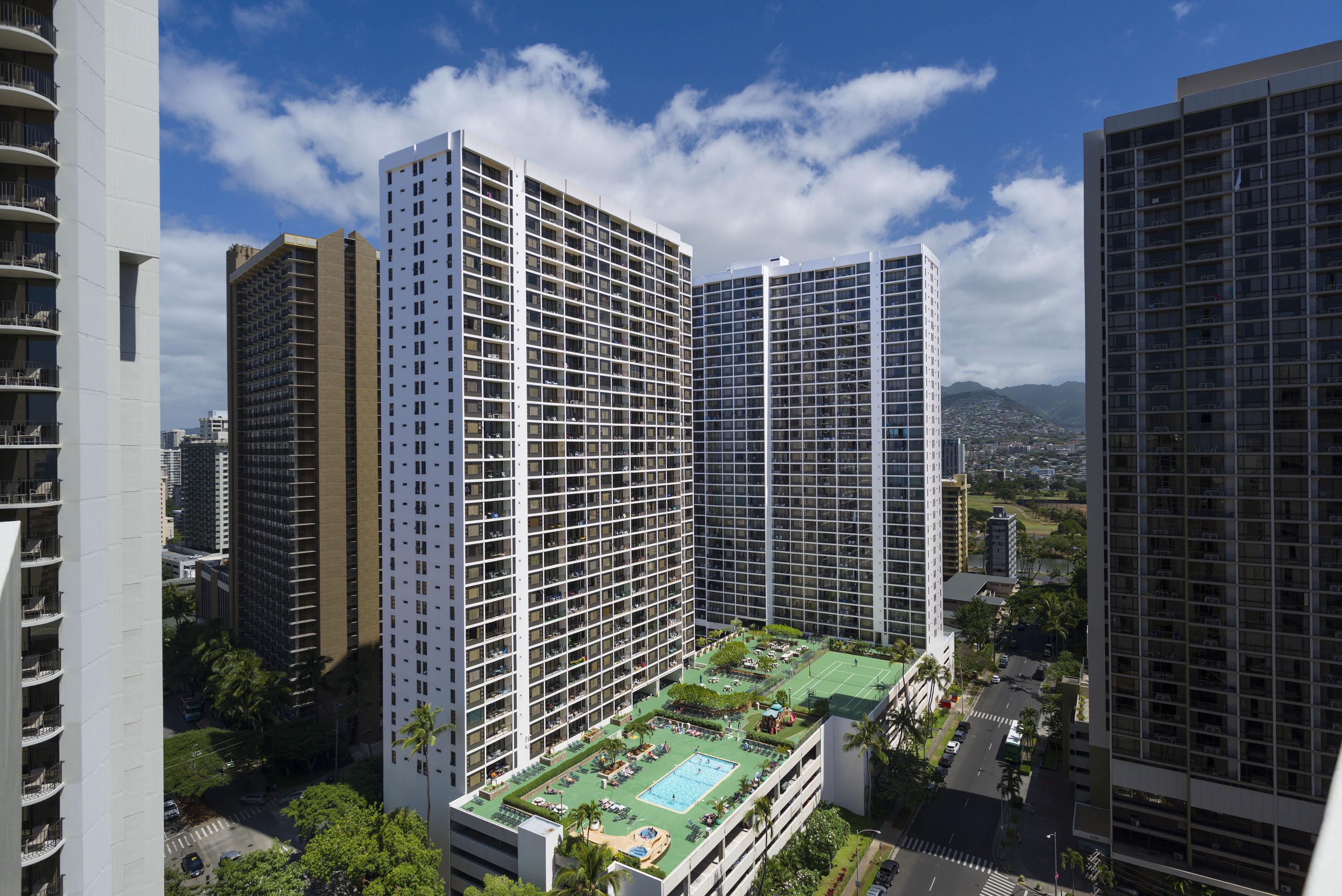 Aston At The Waikiki Banyan Aparthotel Хонолулу Екстериор снимка