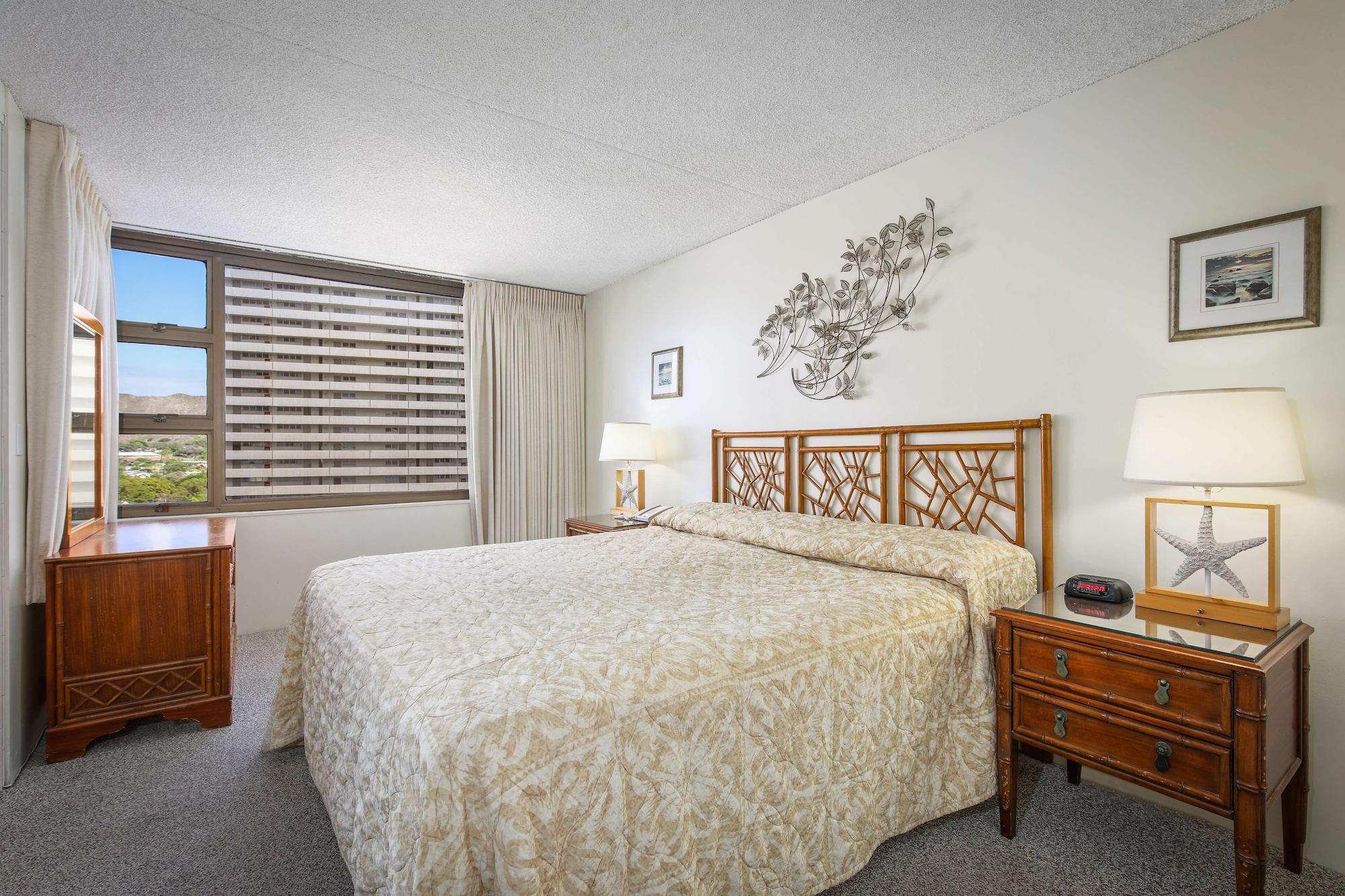 Aston At The Waikiki Banyan Aparthotel Хонолулу Екстериор снимка